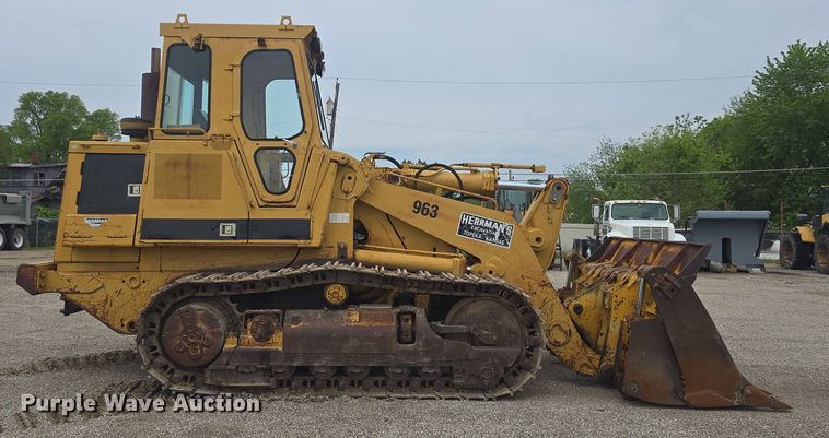 image for item DO7916 1982 Caterpillar 963 track loader