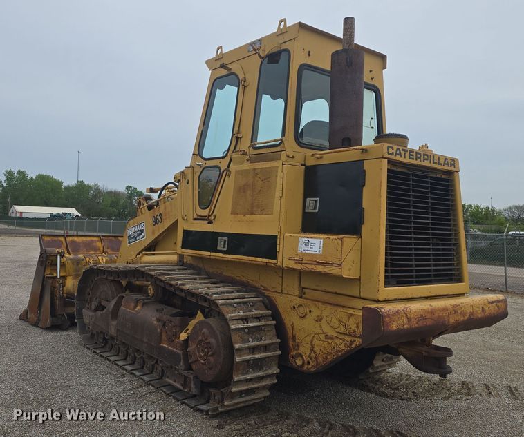 image for item DO7916 1982 Caterpillar 963 track loader