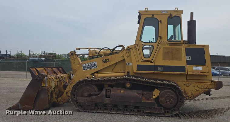 image for item DO7916 1982 Caterpillar 963 track loader