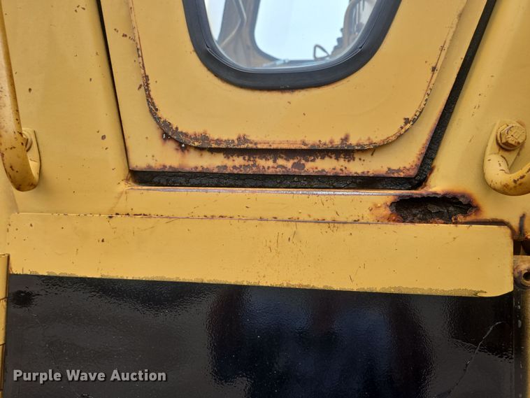 image for item DO7916 1982 Caterpillar 963 track loader