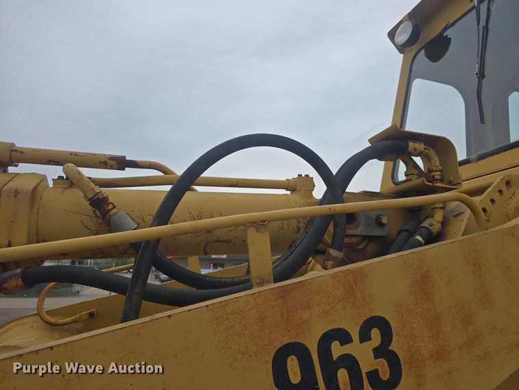 image for item DO7916 1982 Caterpillar 963 track loader