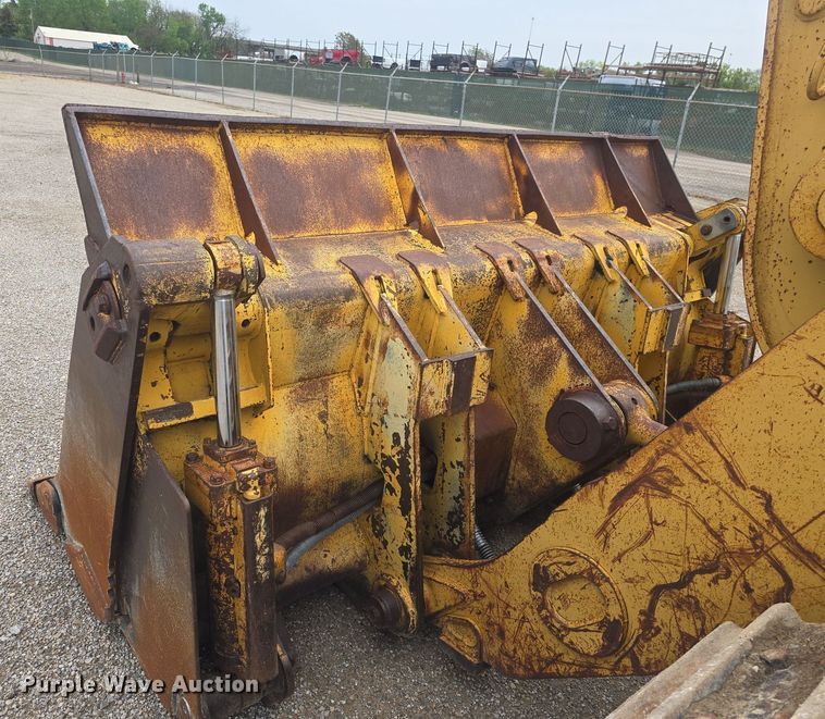 image for item DO7916 1982 Caterpillar 963 track loader