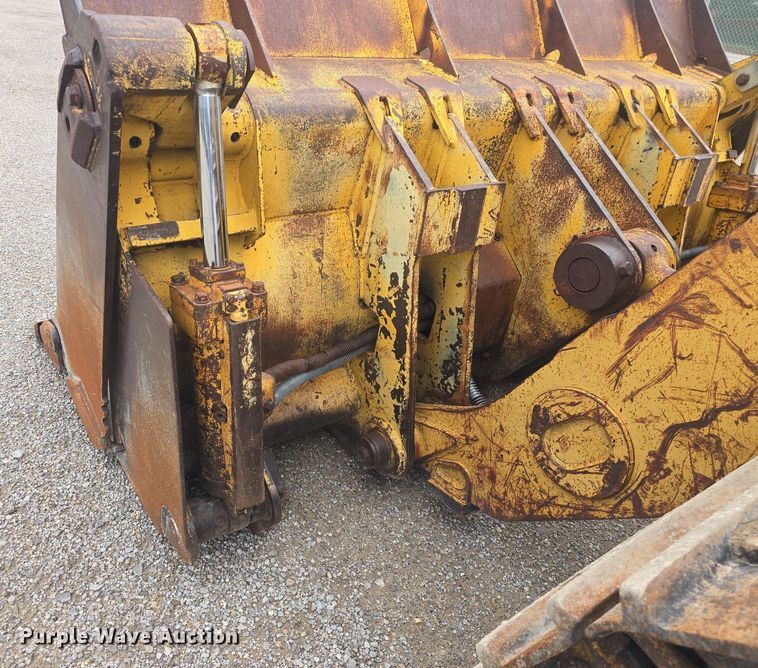 image for item DO7916 1982 Caterpillar 963 track loader