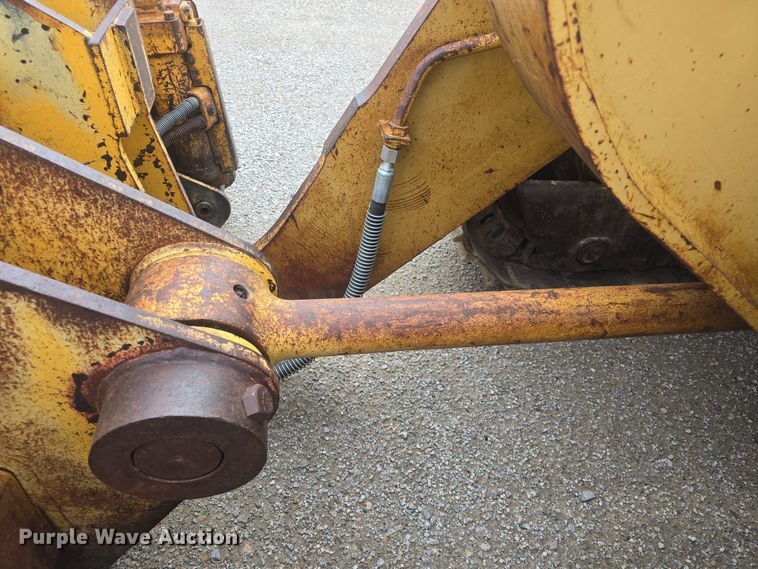 image for item DO7916 1982 Caterpillar 963 track loader