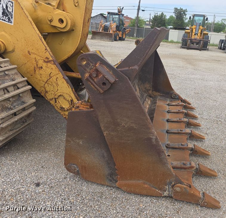 image for item DO7916 1982 Caterpillar 963 track loader
