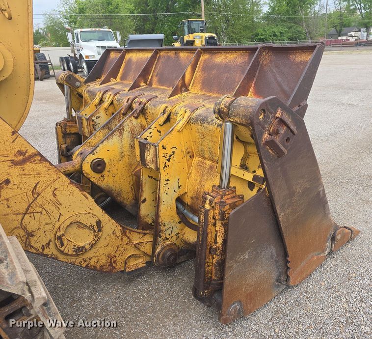 image for item DO7916 1982 Caterpillar 963 track loader