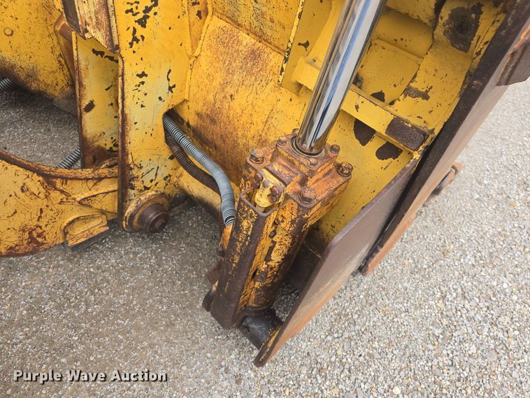 image for item DO7916 1982 Caterpillar 963 track loader