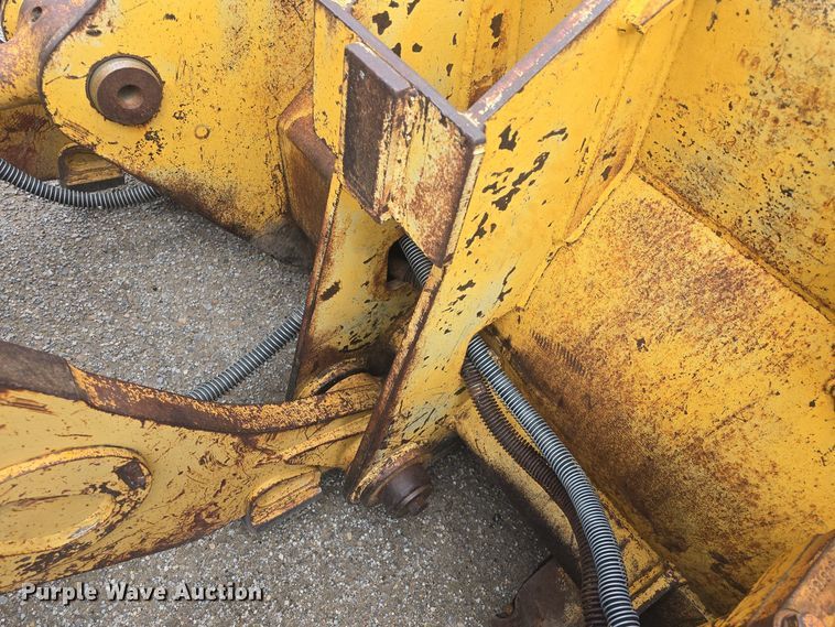 image for item DO7916 1982 Caterpillar 963 track loader