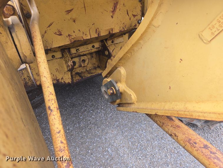 image for item DO7916 1982 Caterpillar 963 track loader