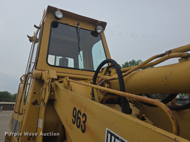 image for item DO7916 1982 Caterpillar 963 track loader