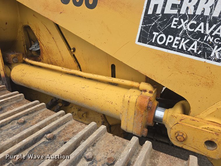 image for item DO7916 1982 Caterpillar 963 track loader