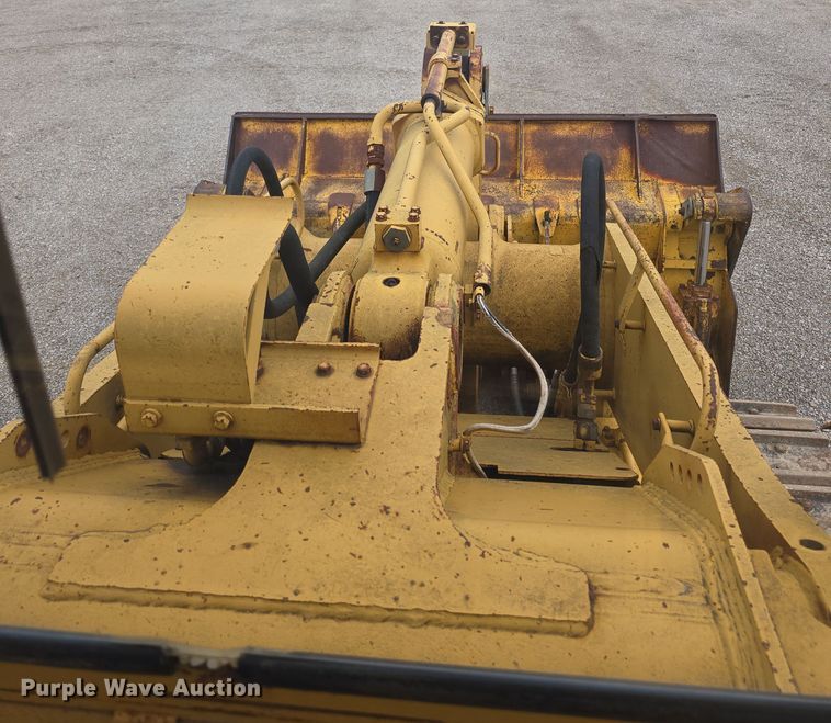 image for item DO7916 1982 Caterpillar 963 track loader