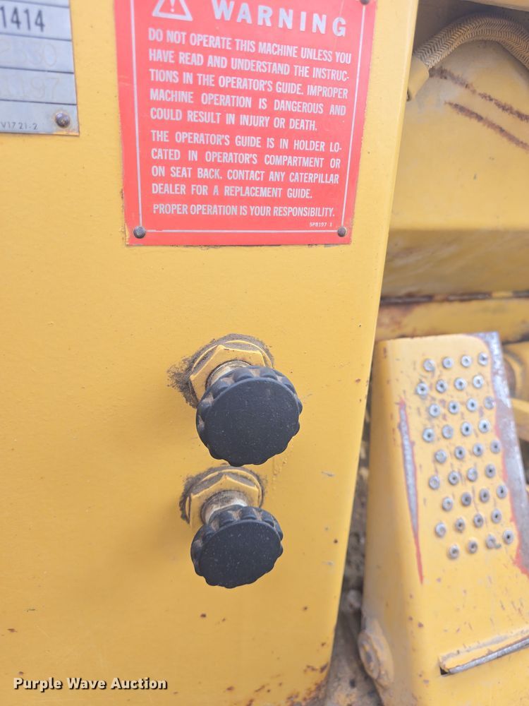 image for item DO7916 1982 Caterpillar 963 track loader