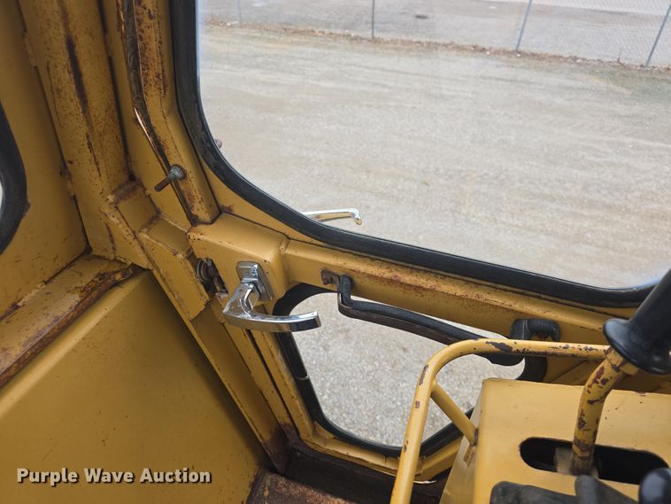 image for item DO7916 1982 Caterpillar 963 track loader