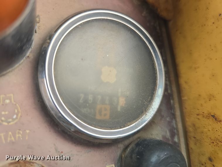 image for item DO7916 1982 Caterpillar 963 track loader