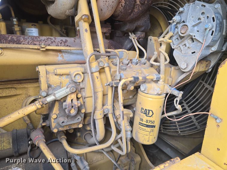 image for item DO7916 1982 Caterpillar 963 track loader