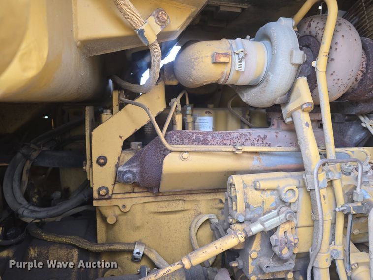 image for item DO7916 1982 Caterpillar 963 track loader