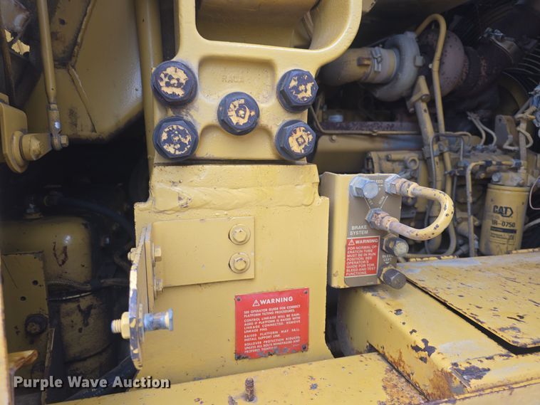 image for item DO7916 1982 Caterpillar 963 track loader