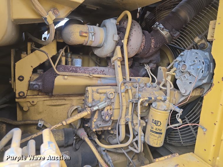 image for item DO7916 1982 Caterpillar 963 track loader