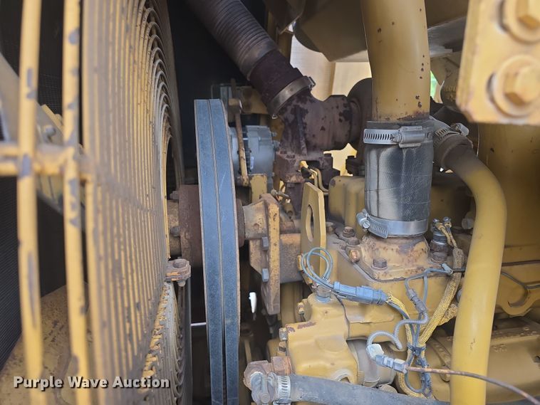 image for item DO7916 1982 Caterpillar 963 track loader