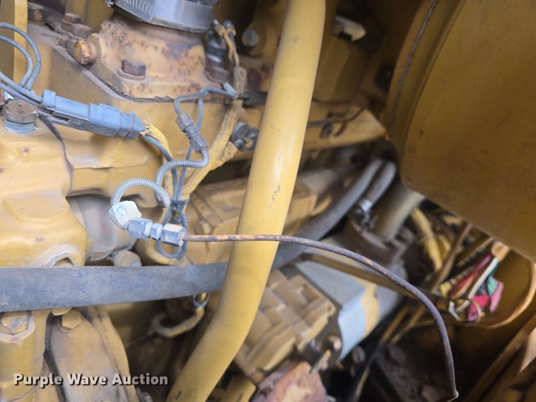 image for item DO7916 1982 Caterpillar 963 track loader