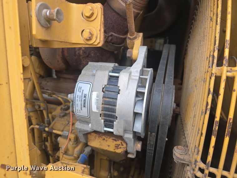 image for item DO7916 1982 Caterpillar 963 track loader