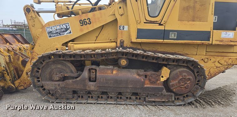 image for item DO7916 1982 Caterpillar 963 track loader