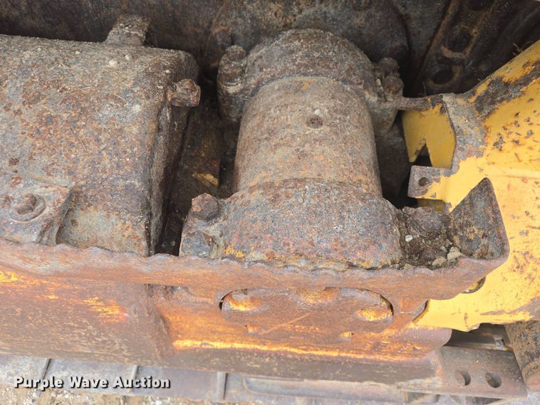 image for item DO7916 1982 Caterpillar 963 track loader