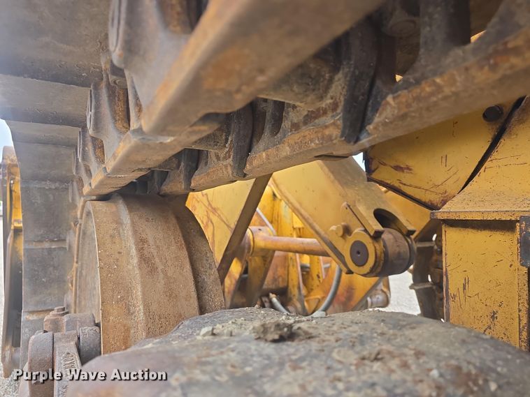 image for item DO7916 1982 Caterpillar 963 track loader