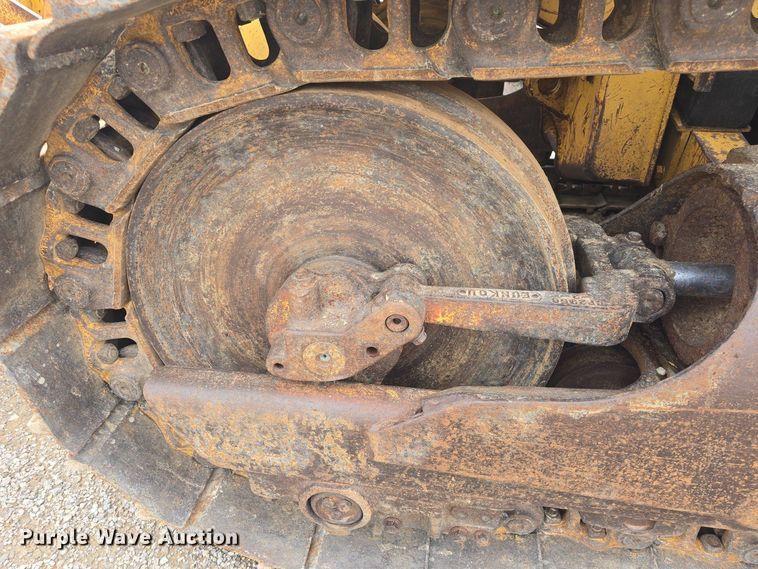 image for item DO7916 1982 Caterpillar 963 track loader