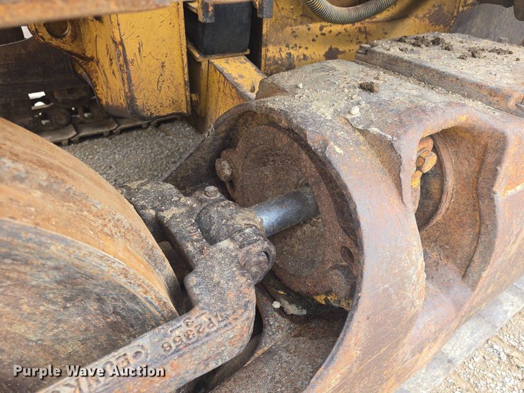 image for item DO7916 1982 Caterpillar 963 track loader