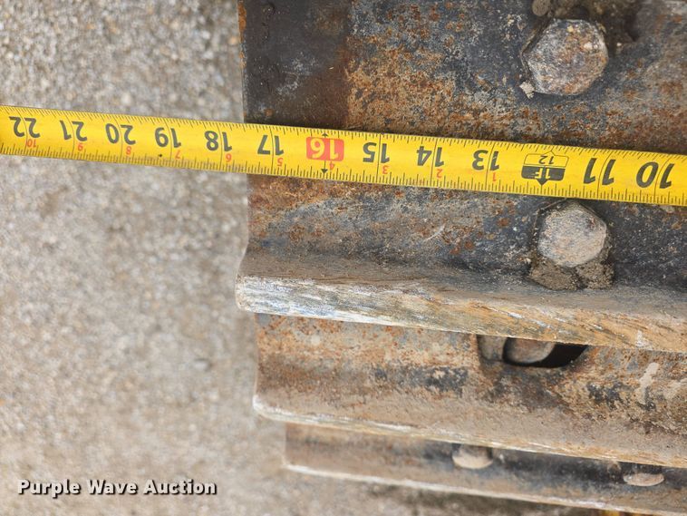 image for item DO7916 1982 Caterpillar 963 track loader