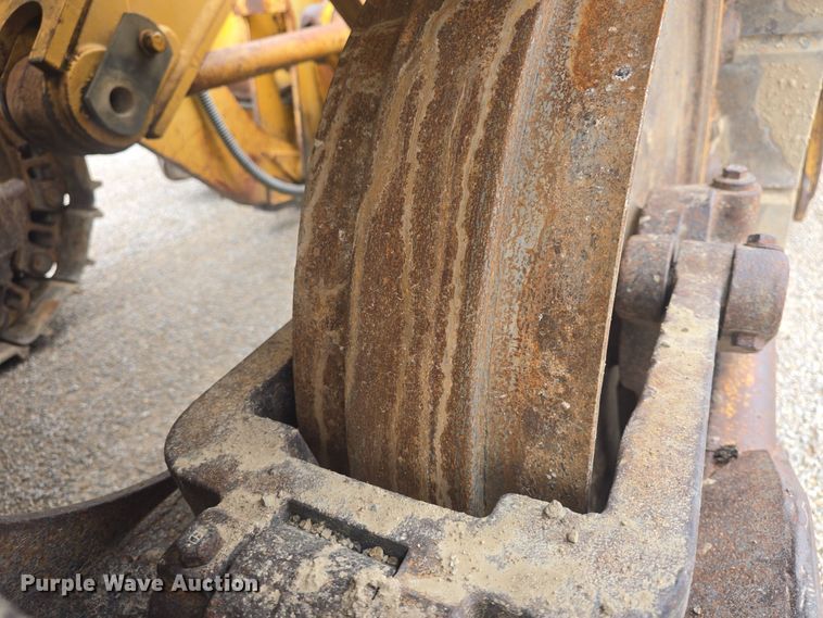 image for item DO7916 1982 Caterpillar 963 track loader