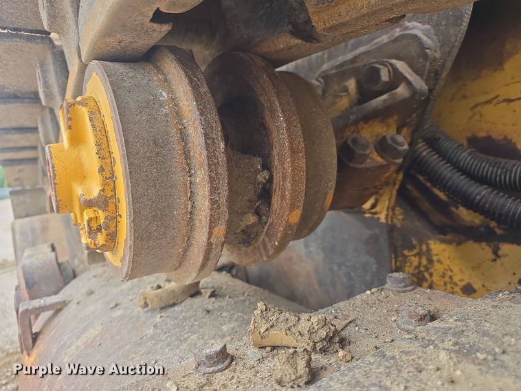 image for item DO7916 1982 Caterpillar 963 track loader