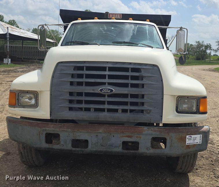 image for item DO7924 1998 Ford F700 dump truck