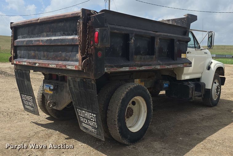 image for item DO7924 1998 Ford F700 dump truck