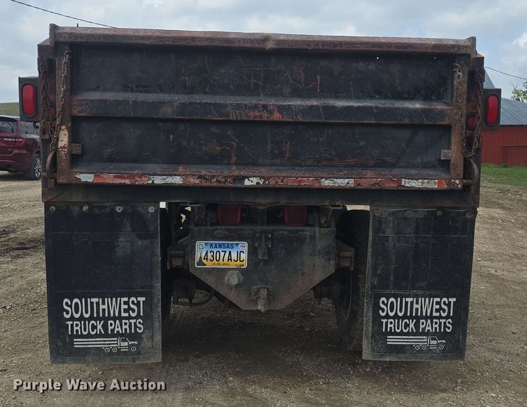 image for item DO7924 1998 Ford F700 dump truck