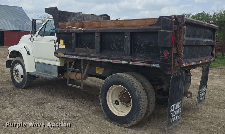image for item DO7924 1998 Ford F700 dump truck