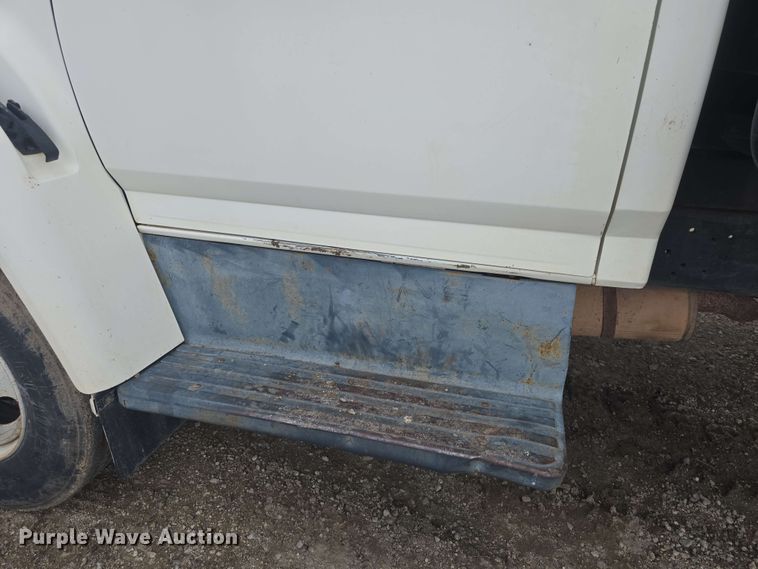 image for item DO7924 1998 Ford F700 dump truck