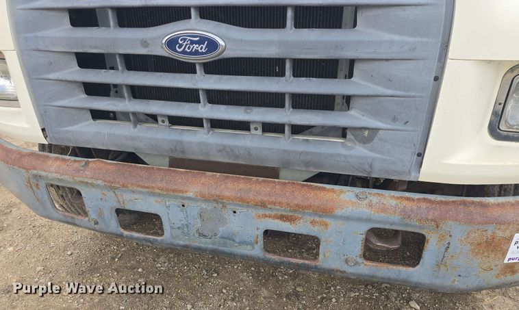 image for item DO7924 1998 Ford F700 dump truck