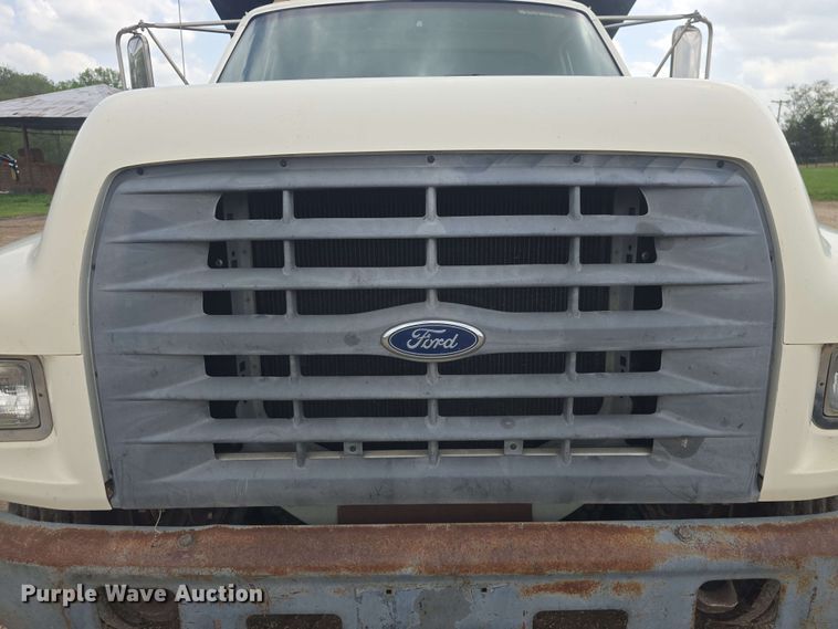 image for item DO7924 1998 Ford F700 dump truck
