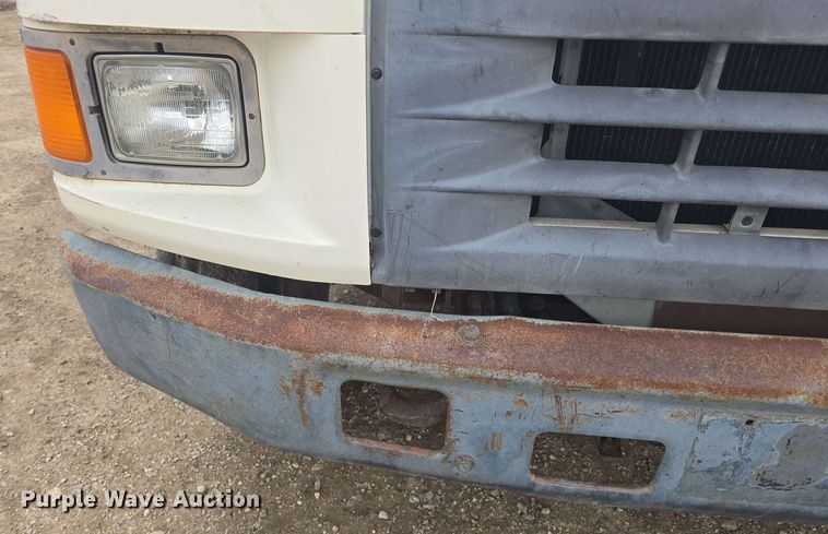 image for item DO7924 1998 Ford F700 dump truck