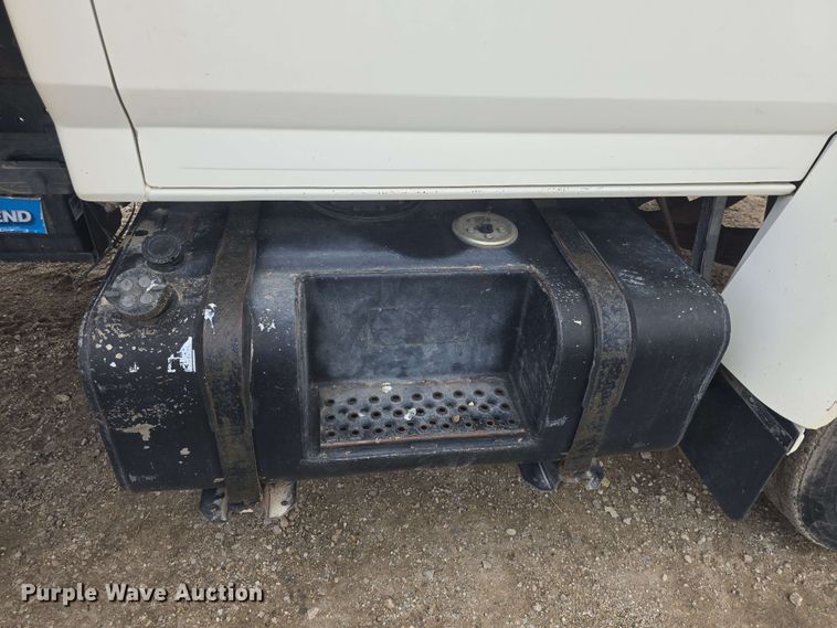 image for item DO7924 1998 Ford F700 dump truck