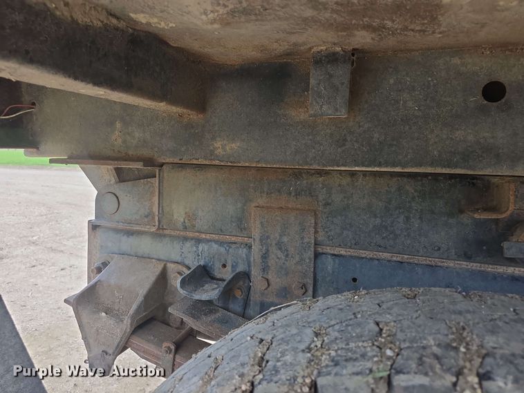 image for item DO7924 1998 Ford F700 dump truck