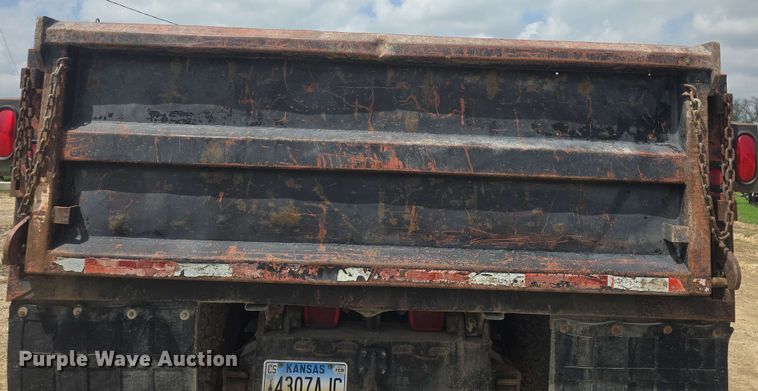 image for item DO7924 1998 Ford F700 dump truck