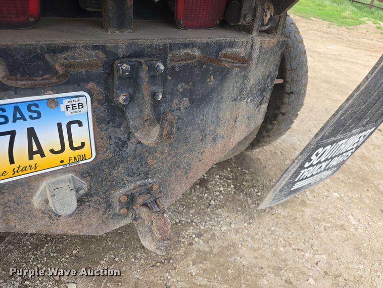 image for item DO7924 1998 Ford F700 dump truck