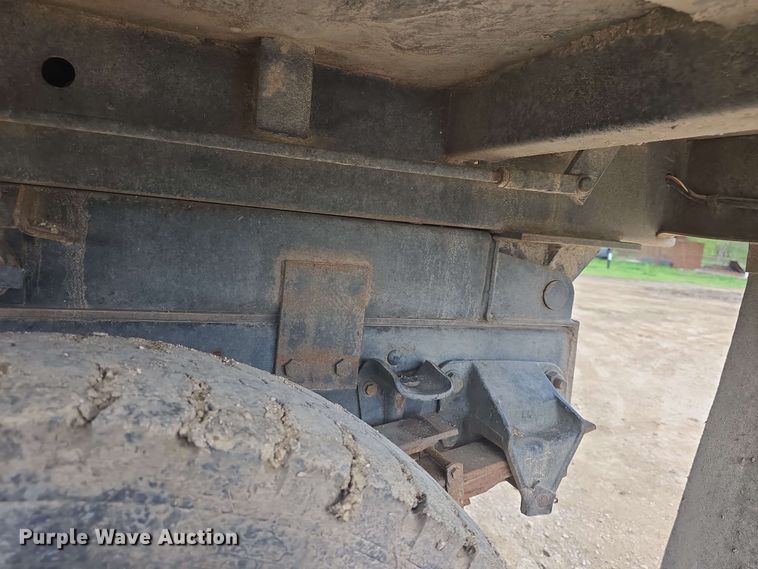 image for item DO7924 1998 Ford F700 dump truck