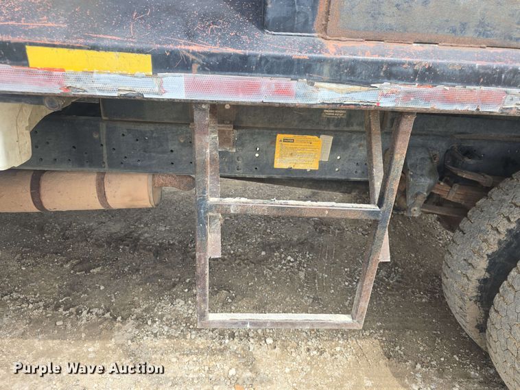 image for item DO7924 1998 Ford F700 dump truck