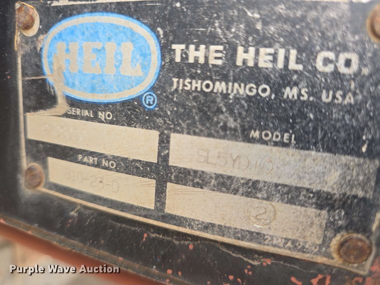 image for item DO7924 1998 Ford F700 dump truck