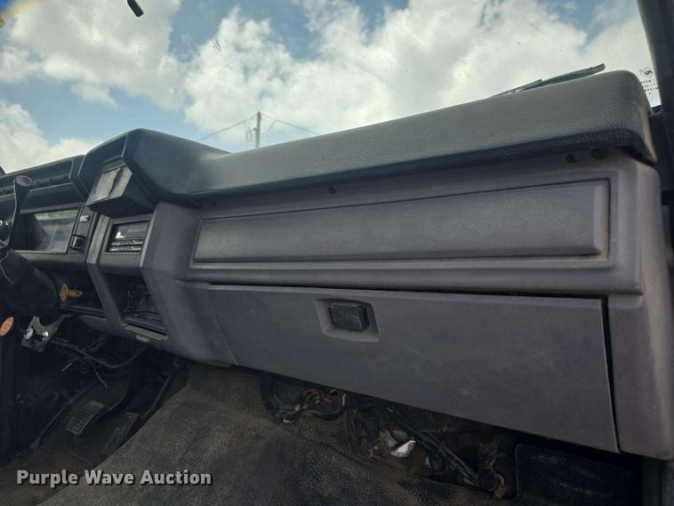 image for item DO7924 1998 Ford F700 dump truck